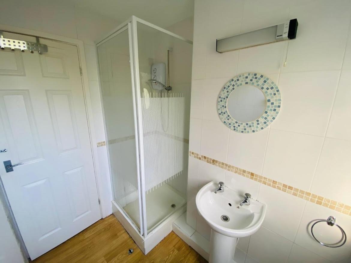 Freshwater Bay Holiday Cottages Pembroke Buitenkant foto